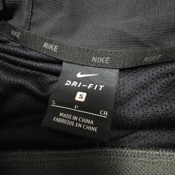 Nike Men's NWT Training Jacket Size Small - Picture 8 of 10